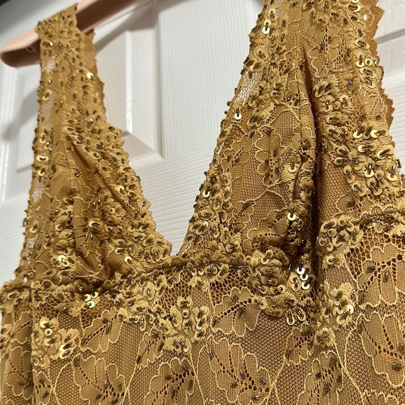 Gold Beaded Lace Formal Mini Dress - Size Large - Picture 4 of 9